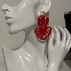 Red acrylic fashion earrings